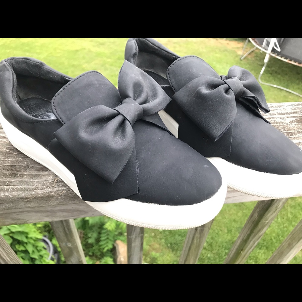 Good Condition Bow Sneakers